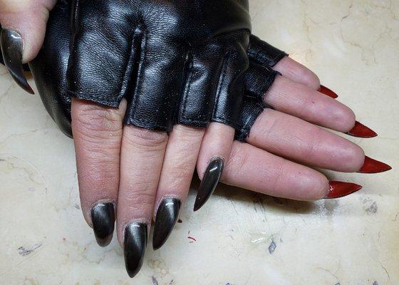 Look at these lovely stiletto nails with a black cat's eye polish and a red under-nail polish! Woo woo!