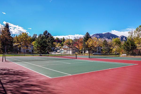 Tennis Courts - Tantra Lake Apartments