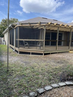 Screen porch with pergola