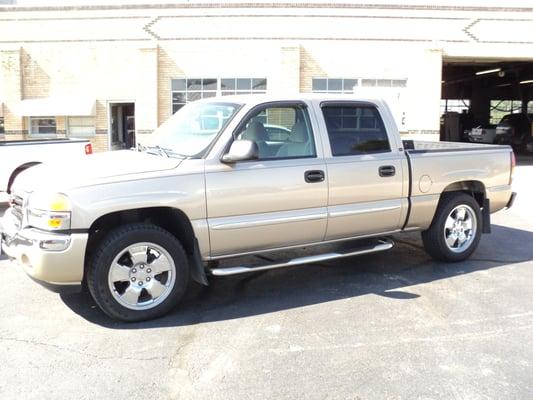 4x4,5.3 ltr V-8,All Power,111,000 Miles,Nice Truck