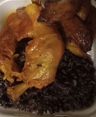 Fricase pollo, arroz Moro platano