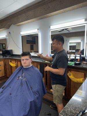 Barber Danny getting down on a cut