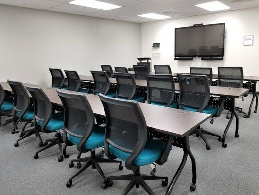 Shared 18-seat training room for tenants and individuals renting it on a per-use basis.