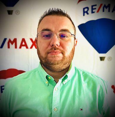 I'm Doug Van Brunt, YOUR RE/MAX Agent! Give me a call at 9737864000 and let's make your real estate dreams a reality!