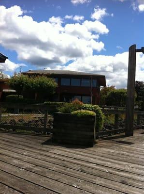 Eat in the deli to overlook the water or nip around to eat on the boardwalk.