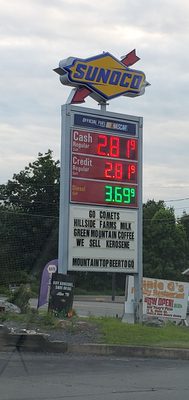 Current gas price $2.81...lots of great helpful information on their sign !!