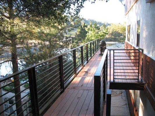 Modern Horizontal Railing on Lakefront