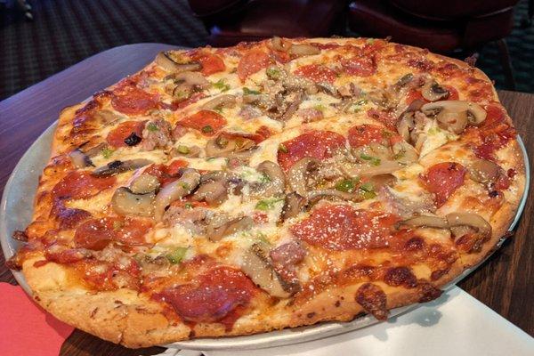 Clover Bar Deluxe 14 inch. Pepperoni, mushroom, green pepper, sausage