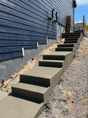 Concrete steps with trash pad