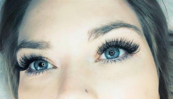 Full Volume Lashes