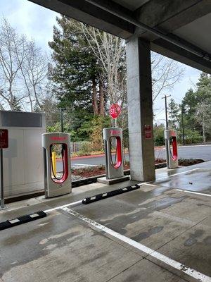 12 Superchargers, available 24/7, up to 250kW