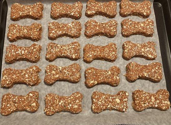 Tomato and Basil Dog Treats.