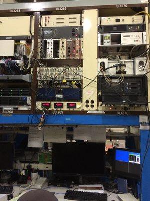 Beamline 12.3.2 desk space and set-up.