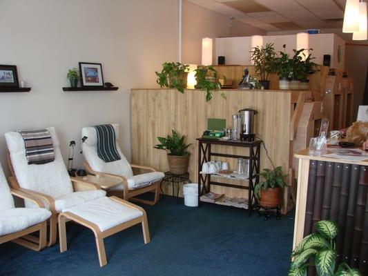 Comfortable chairs and hot tea at the Oxygen Bar.