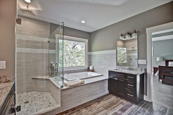 Sparkling clean bathroom. -Can barely see the glass shower door.
 
 http://maidforatlanta.com/booking-form/yelp