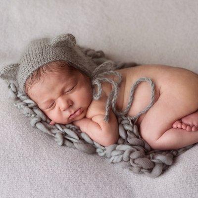 Newborn Simple, Safe Creative Posing