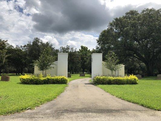 Front entrance to Temple Emanuel Cemetery, to the immediate left of Oak Hill's front Gates