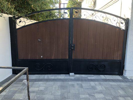 Costume gate installation spatial design and gate operator repair in Tarzana 91335