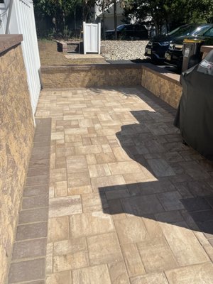 Paver patio with seating walls