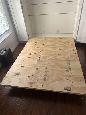 Plywood bottom with no sides or way to keep the bed in place.