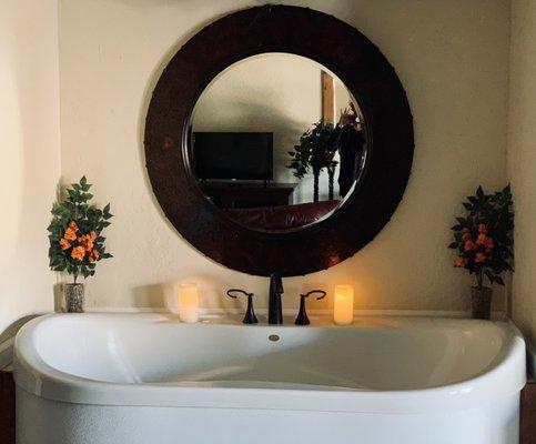 Iris King Suite Jetted Tub for Two