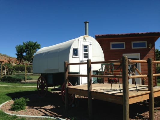 Sheep herder's wagon ~ great and cozy quarters for two right next to the new and clean bathhouse