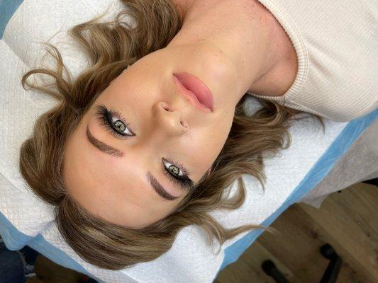 Natural looking microblading