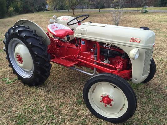 Ford 8N  Nice original sheet metal.Tractor was well taken care of. Now shining like new.