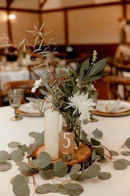 Small mason jar table arrangement