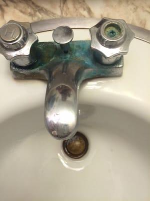 Bathroom sink