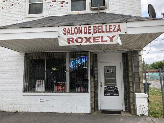 La entrada al salón de Belleza Roxely