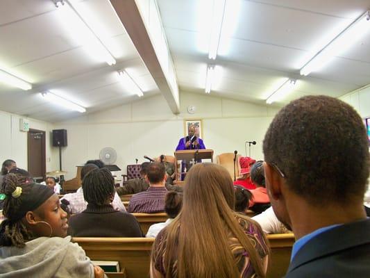 Pastor O'Neal preaching God's Word.