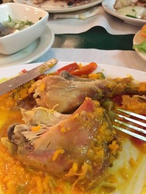 Pollo asado con arroz amarillo. Horrible!!!! No lo pidan, es un engañó!!!