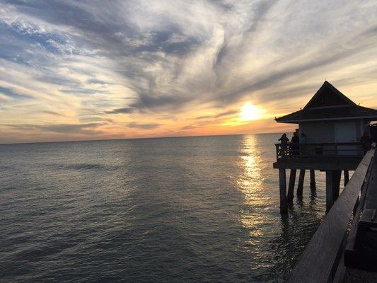 Naples Pier 5 minutes away