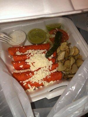 mi enchiladas rojas secos con papas y ensalada