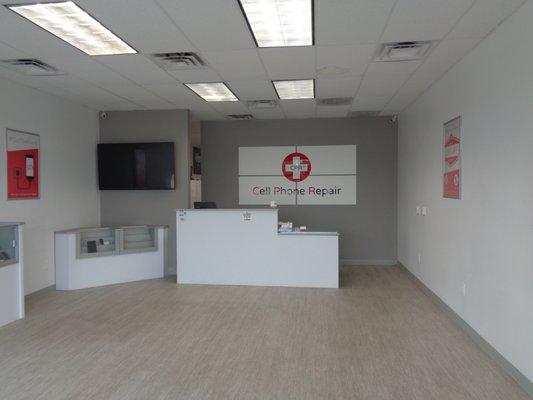 CPR Cell Phone Repair Shawnee OK - Store interior