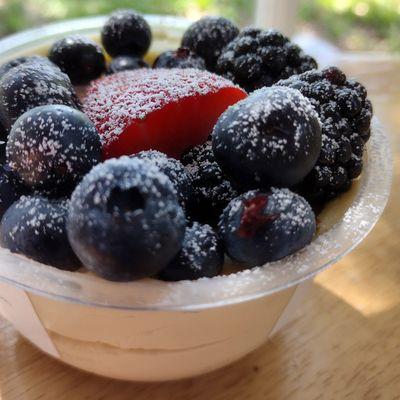 Berry cheesecake cups