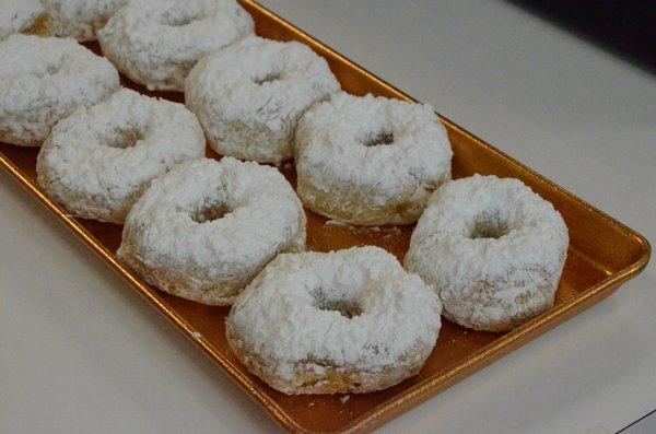 Sugar white donuts.