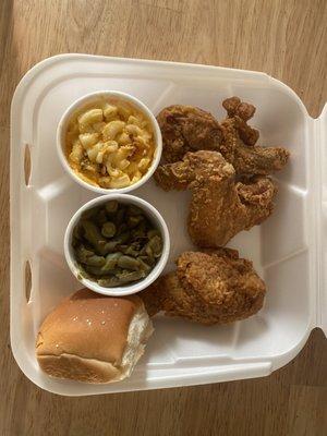 3 piece chicken combo with two sides (mac&cheese and green beans.