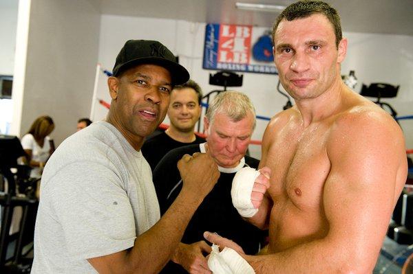 Actor Denzel Washington Faces Off with professional boxer Vitali Klitschko