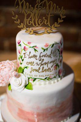 Classic and Beautiful Wedding Cake