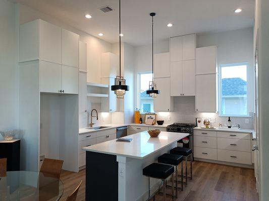 White & Black color Kitchen, always trending.