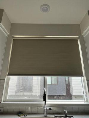 Large window rolling blind