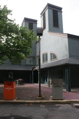 East Hampton Public Library