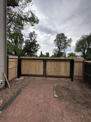 Metal gate with wood pickets