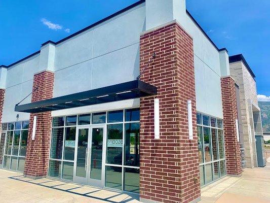 Main entrance to Snooze Mattress Company pleasant grove store.