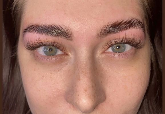 Eyebrow lamination, wax & tint
Brown eyelash extensions