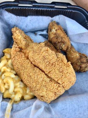 The Whitty Plate (Chicken Wings and Fish) with macaroni and cheese