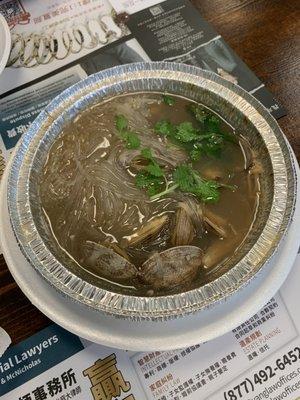 Clam vermicelli soup