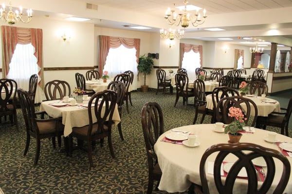 Oak Leaf Manor Main Dining Room